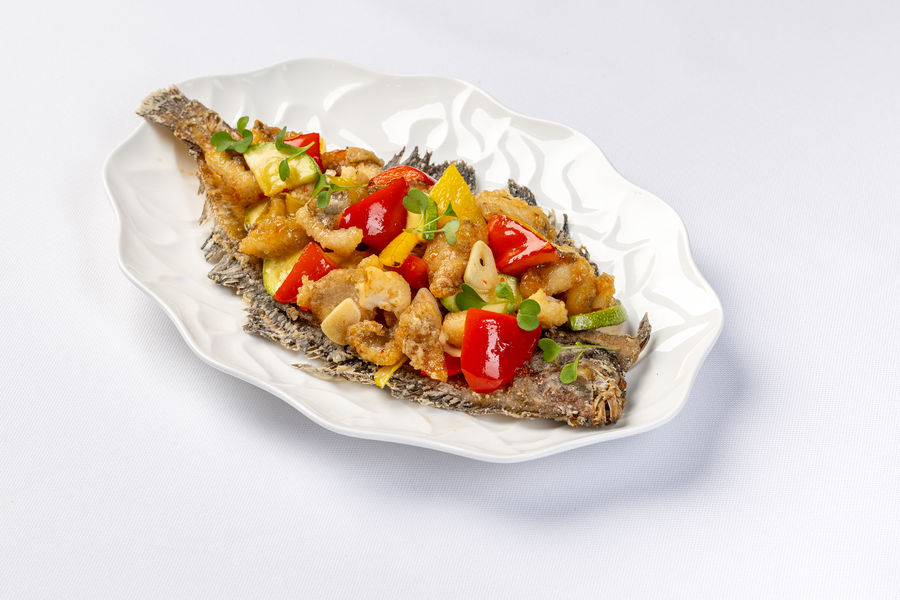 Камбала с овощами